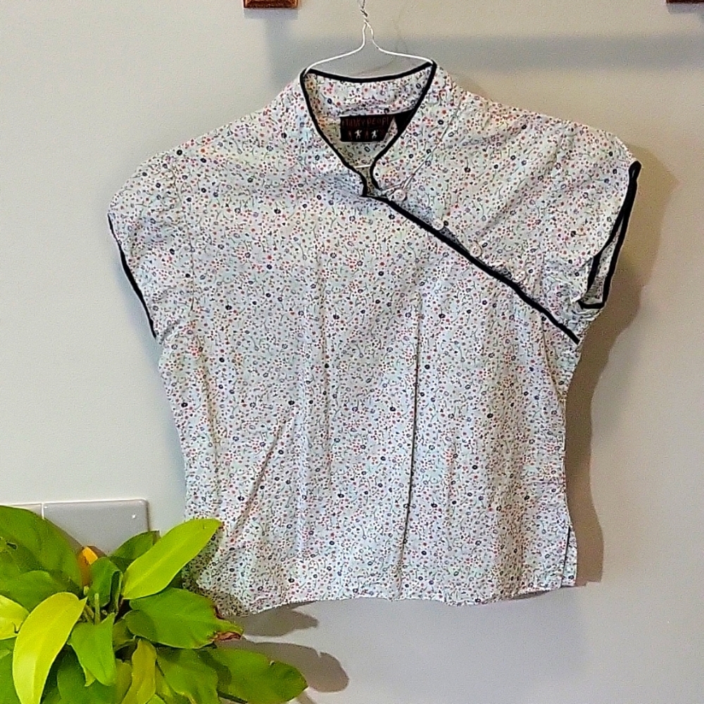 Adorable mandarin collar top